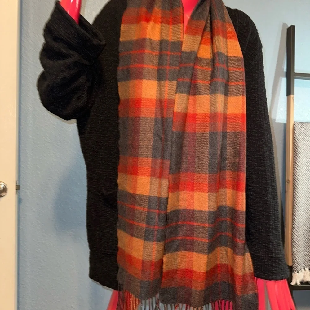 JOHN HANLY 100% Extra Fine Merino Wool Scarf